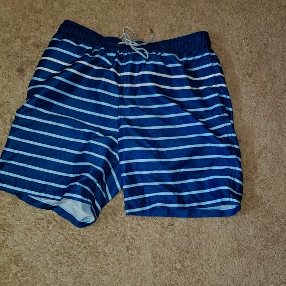 STRIPED SWIM TRUNKS